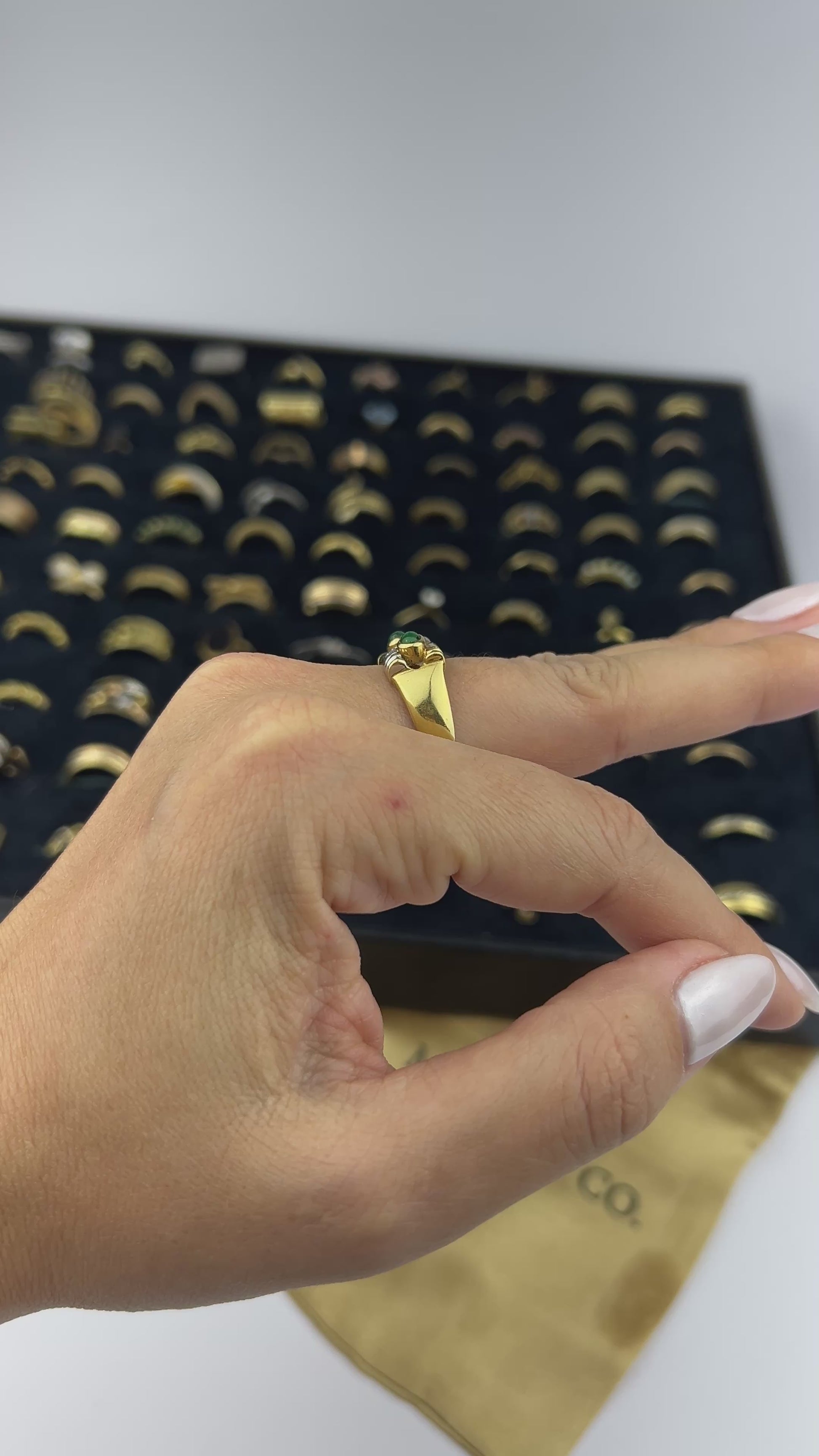 Anel Monix Deux Émeraudes